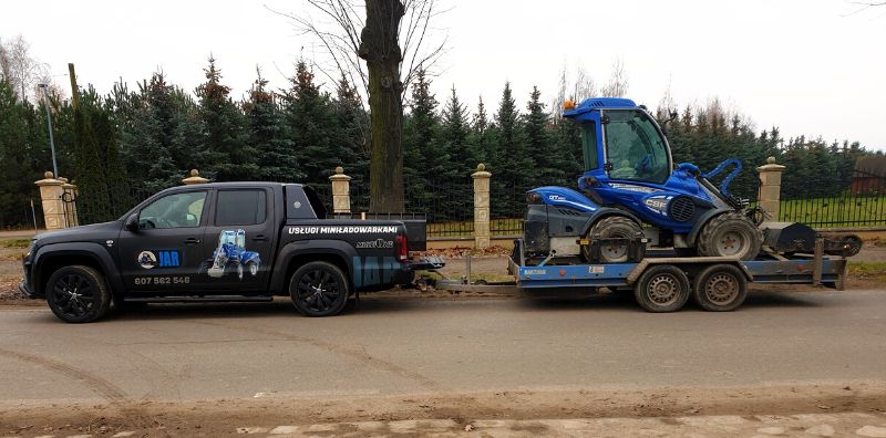 Minikoparka i miniładowarka Multione podczas prac ziemnych – JAR, Wrocław i okolice